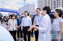 一是点燃少年胡想；前往搜